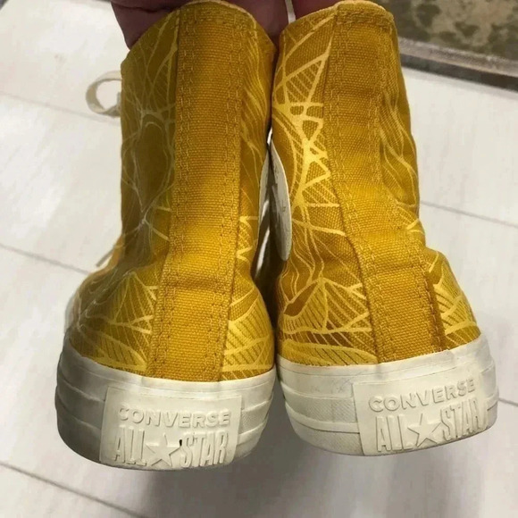 Converse Summer Daze Hi Top ** Hard to Find** Yellow EUC Unisex Men’s 7 Women 9 - Picture 13 of 16